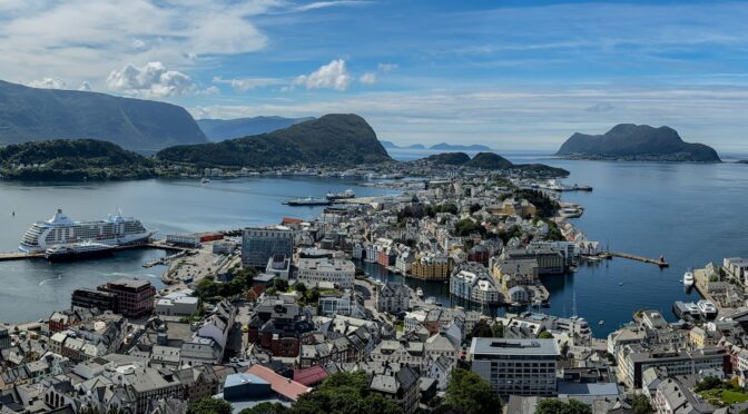 CRUISE HIGHLIGHTS AND ASHORE IN BERGEN